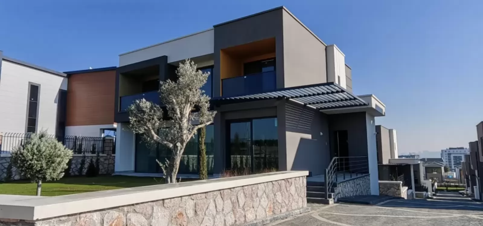 Bağlıca\'nın Kalbinde Müstakil Lüks: Limka Moderna Evleri Haber Görseli